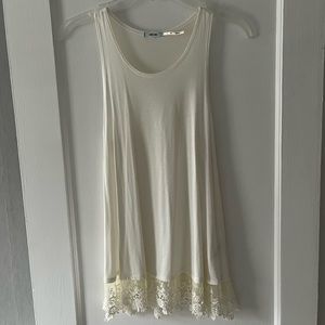 Beautiful lace Kimchi Blue tank